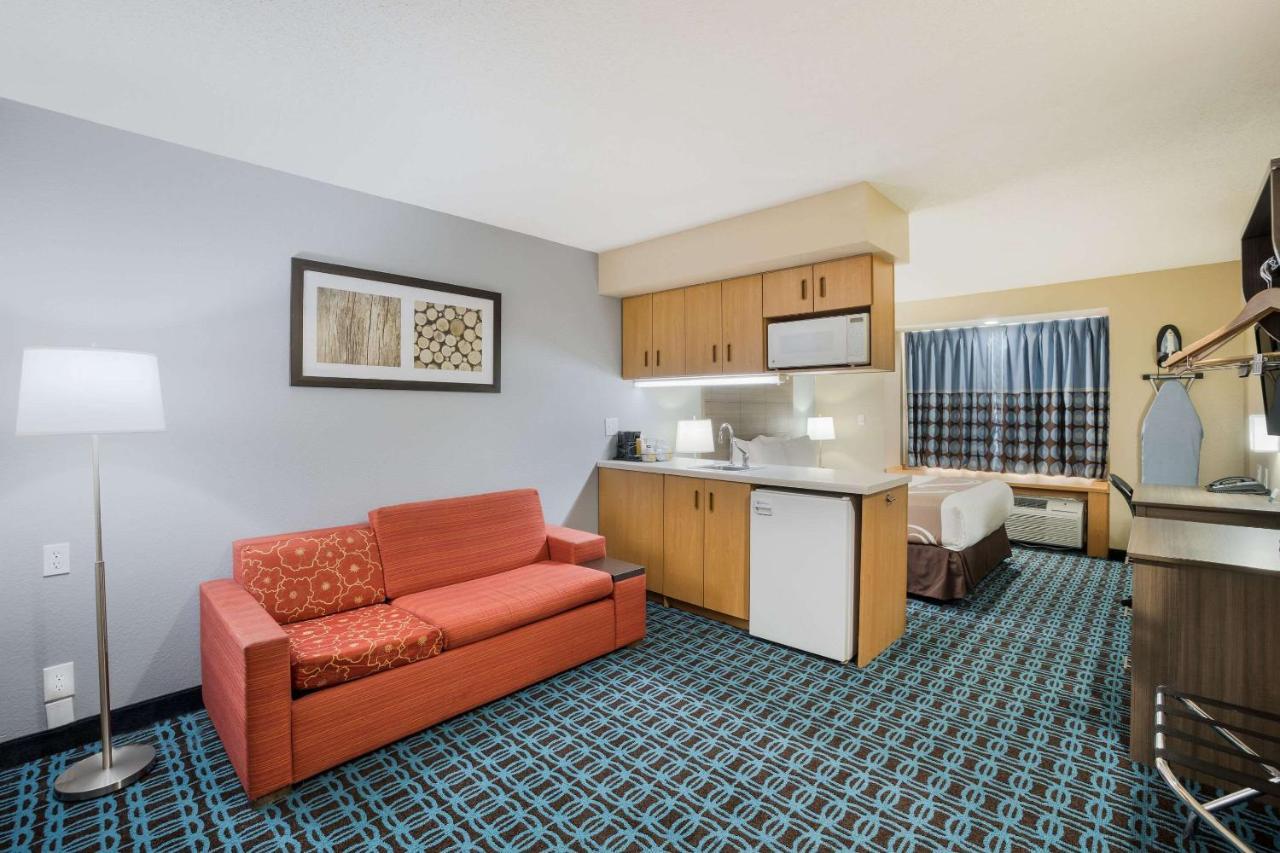 Sonesta Essential Hotel