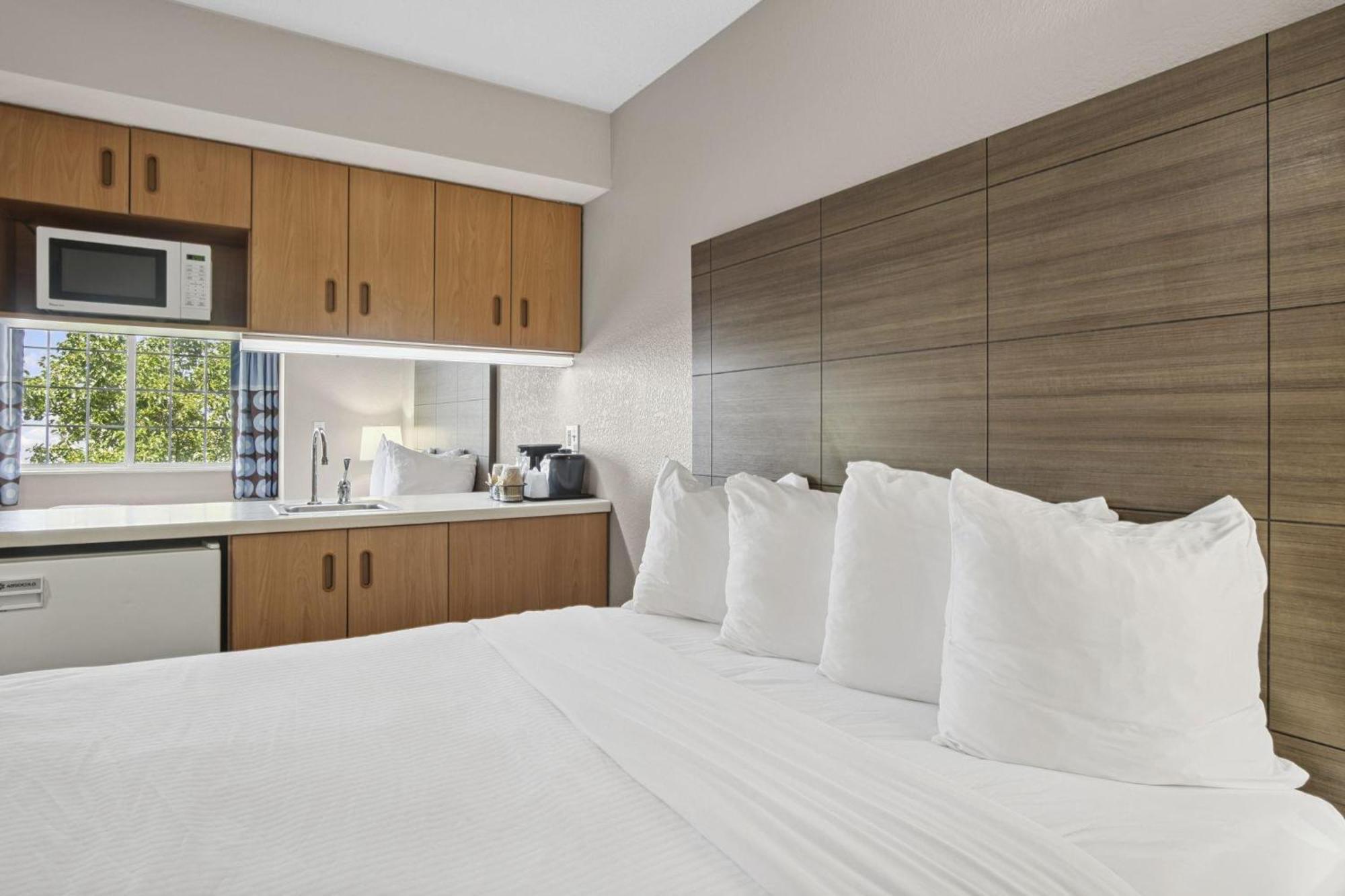 Sonesta Essential 2*