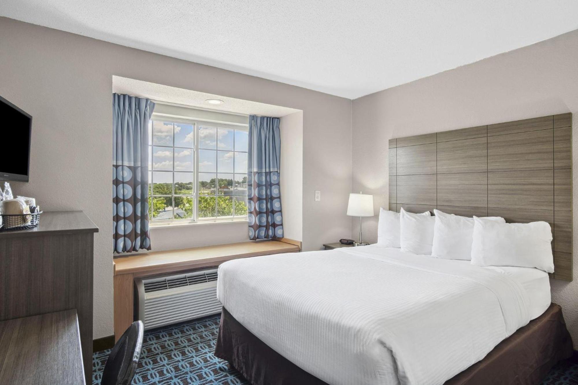 Sonesta Essential Blue Springs