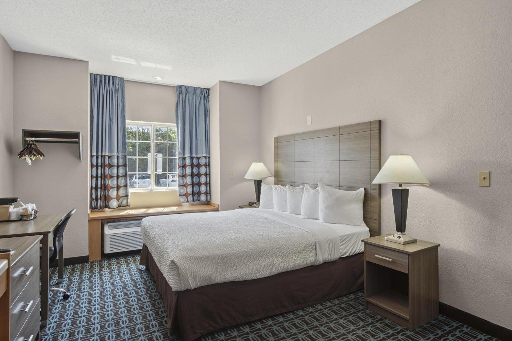 Sonesta Essential Blue Springs